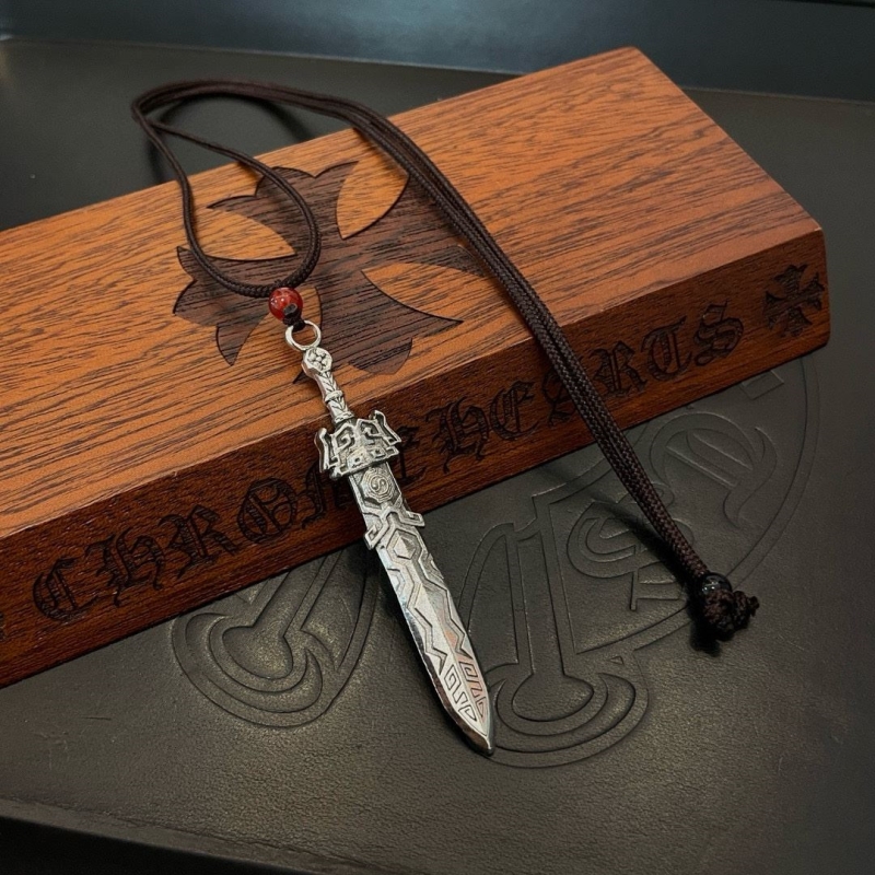 Ch*0me He**ts necklaces